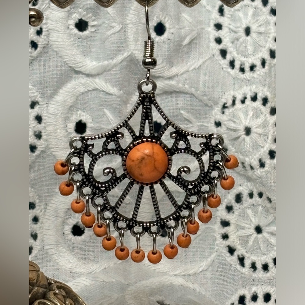 Paparazzi earrings Antique silver toned frame featuring filigree design. - Picture 3 of 3